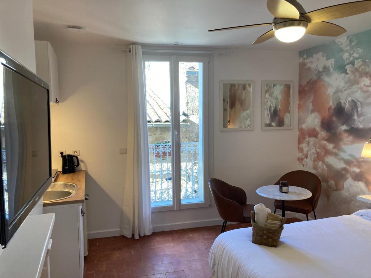 Charmant Studio Centre Historique Apartment เปเซอนา ภายนอก รูปภาพ